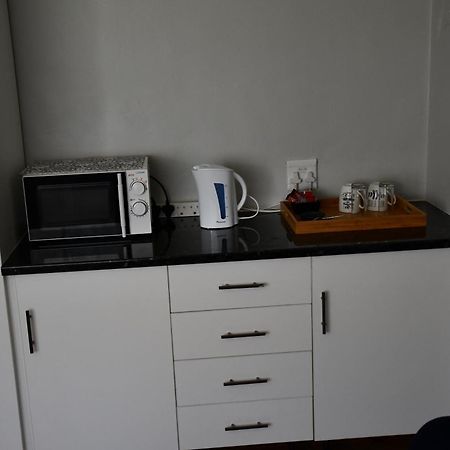 קניסנה Friendz Guesthouse חדר תמונה