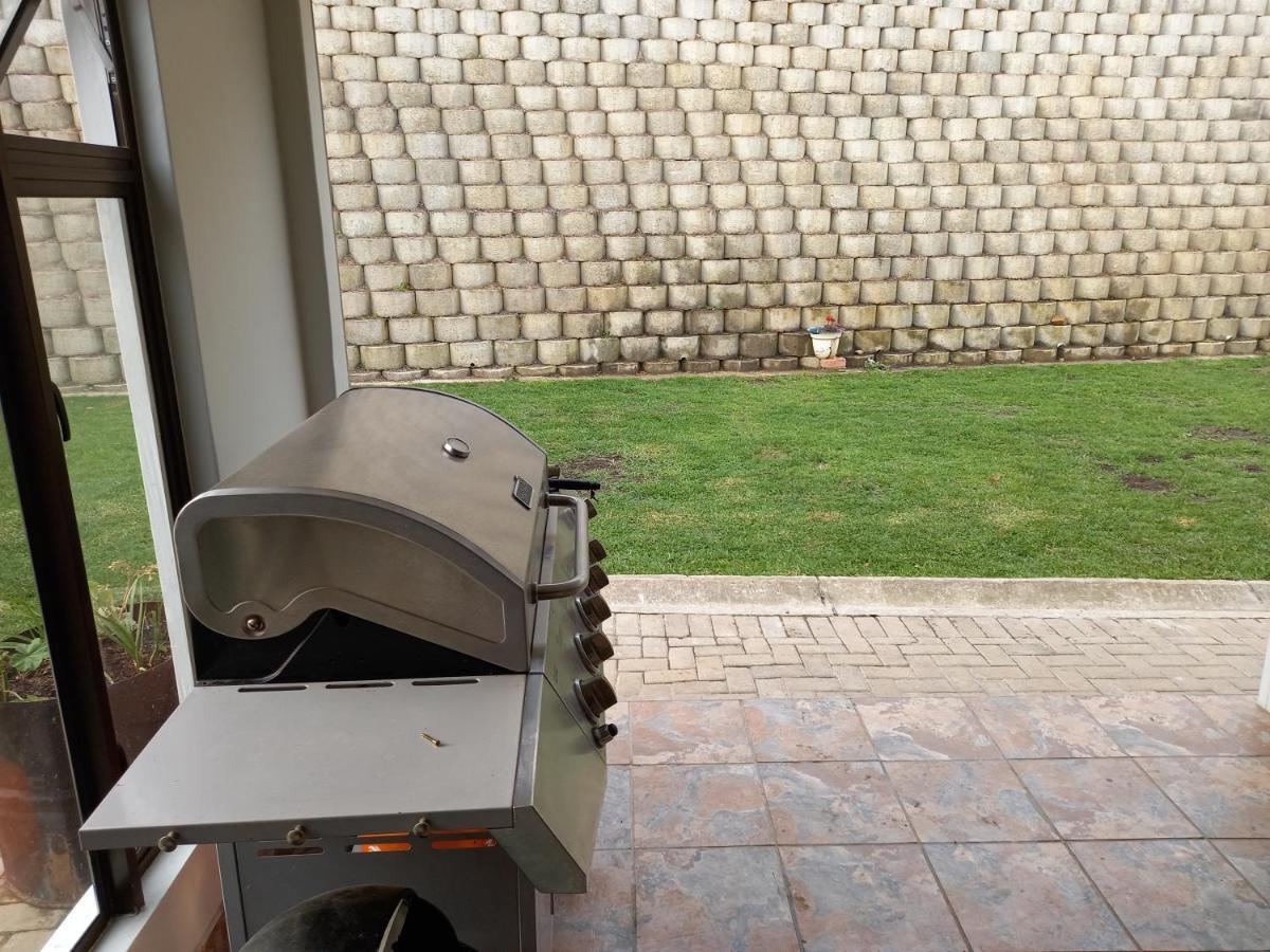 קניסנה Friendz Guesthouse מראה חיצוני תמונה