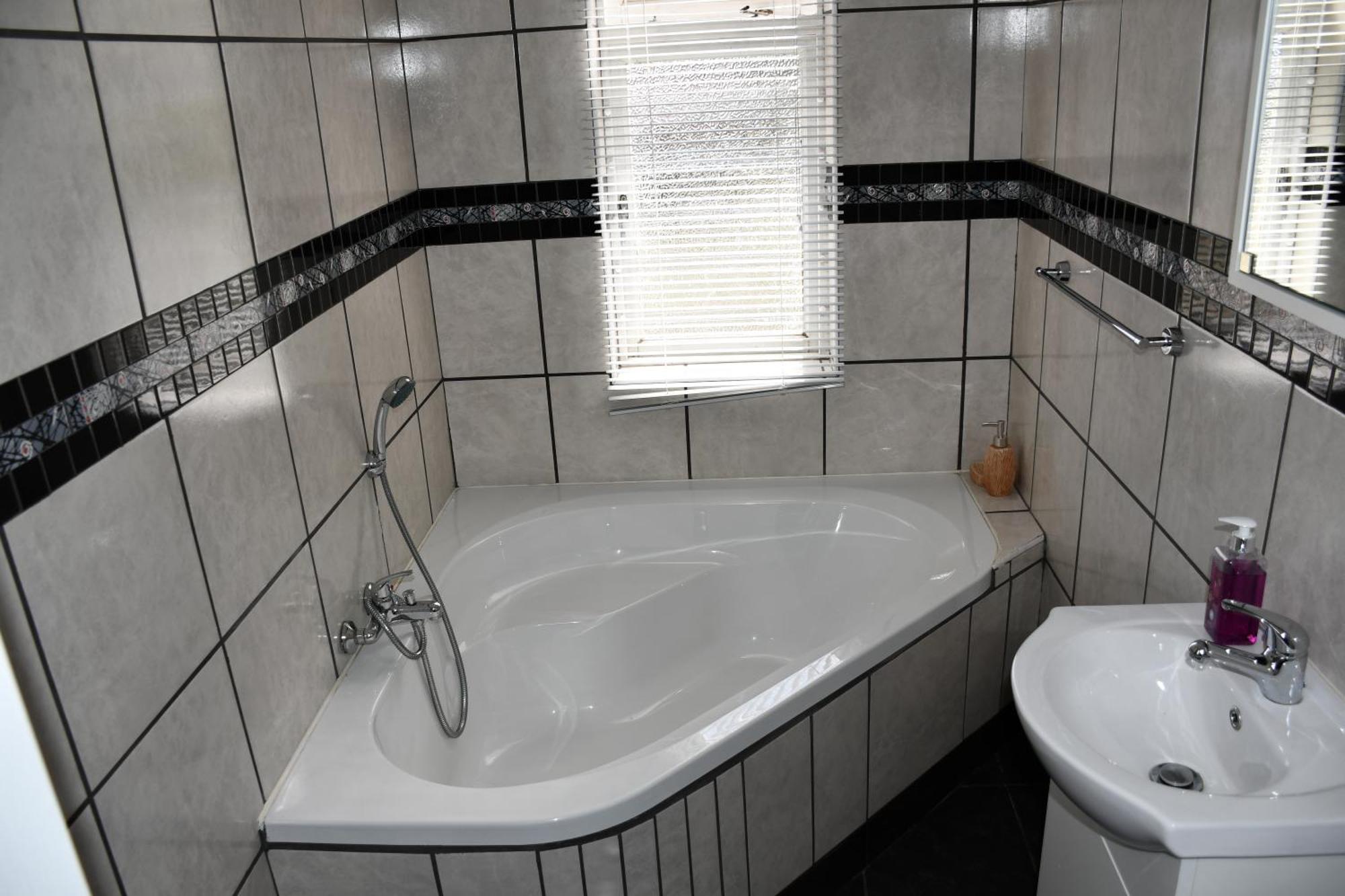 קניסנה Friendz Guesthouse חדר תמונה